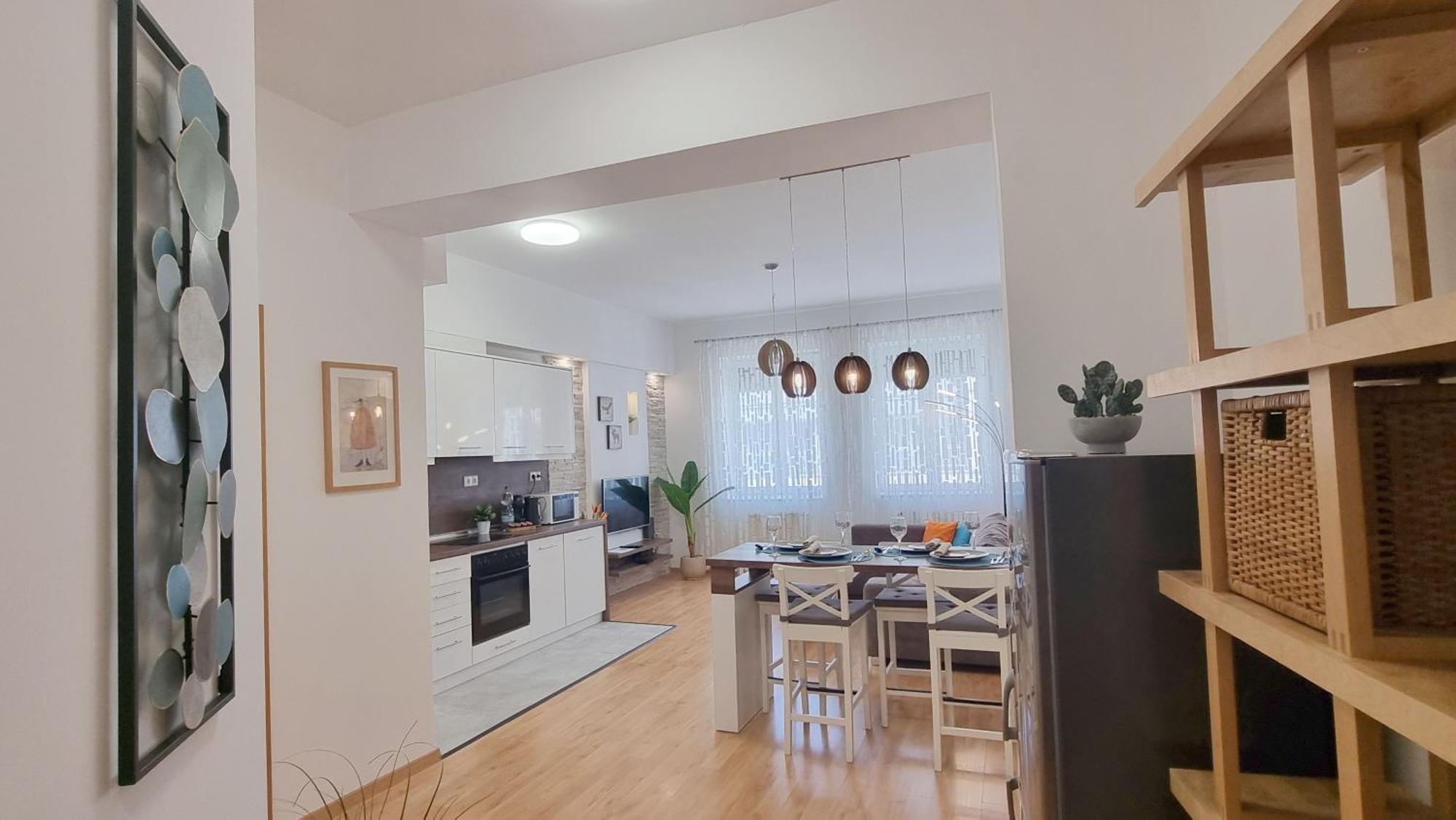 Adam Apartmán *